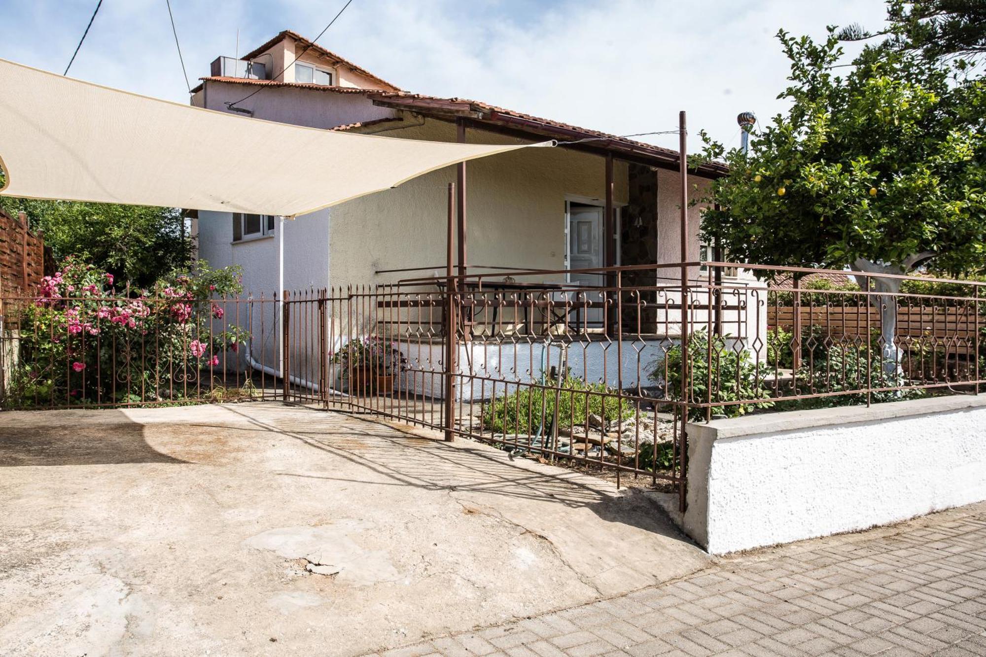 Kamera House Khordhakion Екстер'єр фото